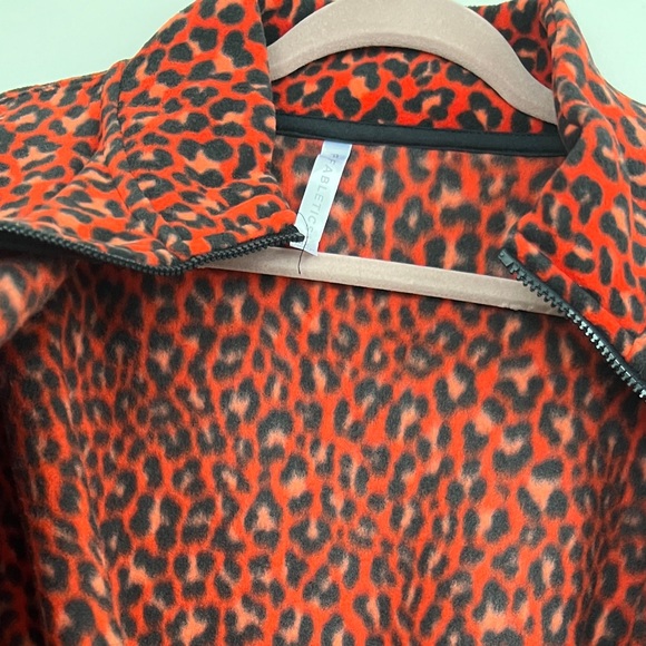 Fabletics Leopard print fleece crop zip up jacket - Picture 4 of 4